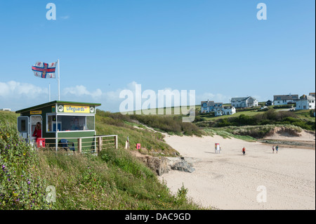 Il bagnino RNLI stazione presso Treyarnon Bay North Cornwall Regno Unito Foto Stock