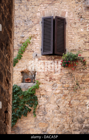 Vecchia casa in San Gimignano in Toscana, Italia Foto Stock