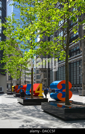 Uno a zero (i dieci numeri) scultura di Robert Indiana City di Londra paesaggio culturale progetto in Lime Street Foto Stock