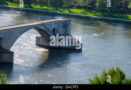Incompiuta Pont Saint-Bénezet noto anche come ponte di Avignone in Avignon, Francia Foto Stock