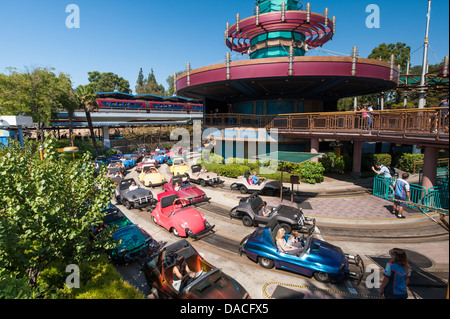 Domani, Land Speedway, corse automobilistiche a Disneyland, Anaheim, California. Foto Stock
