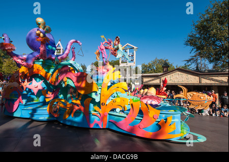 Main Street Parade elettrico Magic Kingdom a Disneyland, Anaheim, California. Foto Stock