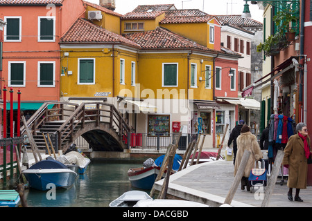 Gli edifici colorati e facciate, Isola di Burano Venezia Italia Foto Stock