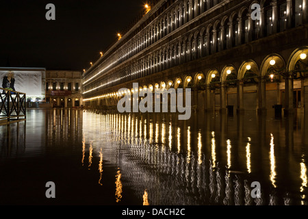 Aqua alta, alta marea, Piazza San Marco, Venezia, Italia Foto Stock