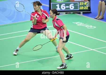 Kazan, Russia. 10 Luglio, 2013. (L a R) Shiho Tanaka, Miri Ichimaru (JPN), 10 luglio 2013 - Badminton : La xxvii Universiade estiva 2013 Kazan doppio femminile Quarti di Finale Match 1 all Accademia di Tennis, Kazan, Russia. Credito: AFLO/Alamy Live News Foto Stock