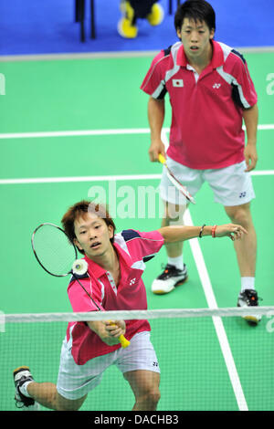 Kazan, Russia. 10 Luglio, 2013. (L a R) Yoshinori Takeuchi, Shohei Hoshino (JPN), 10 luglio 2013 - Badminton : La xxvii Universiade estiva 2013 Kazan Uomini Doppio Quarti di Finale Match 1 all Accademia di Tennis, Kazan, Russia. Credito: AFLO/Alamy Live News Foto Stock