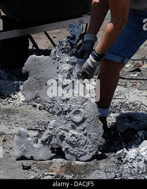 Yarnell AZ. Luglio 10,2013. Stati Uniti d'America. Oggi la città di Yarnell AZ aperto ai residenti di tornare alle loro case avviare il recupero e per i visitatori mercoledì 10 luglio, dopo il Yarnell incendio ha distrutto e danno più di 150 case e ucciso 19 hot-shot vigili del fuoco. Foto da Gene Blevins/LA DailyNews/ZumaPress (credito Immagine: © Gene Blevins/ZUMAPRESS.com) Foto Stock