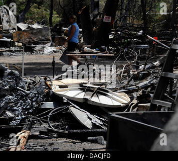 Yarnell AZ. Luglio 10,2013. Stati Uniti d'America. Oggi la città di Yarnell AZ aperto ai residenti di tornare alle loro case avviare il recupero e per i visitatori mercoledì 10 luglio, dopo il Yarnell incendio ha distrutto e danno più di 150 case e ucciso 19 hot-shot vigili del fuoco. Foto da Gene Blevins/LA DailyNews/ZumaPress (credito Immagine: © Gene Blevins/ZUMAPRESS.com) Foto Stock