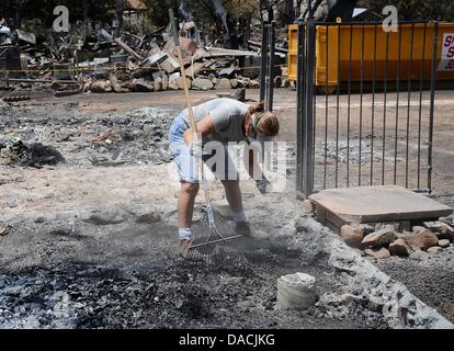 Yarnell AZ. Luglio 10,2013. Stati Uniti d'America. Oggi la città di Yarnell AZ aperto ai residenti di tornare alle loro case avviare il recupero e per i visitatori mercoledì 10 luglio, dopo il Yarnell incendio ha distrutto e danno più di 150 case e ucciso 19 hot-shot vigili del fuoco. Foto da Gene Blevins/LA DailyNews/ZumaPress (credito Immagine: © Gene Blevins/ZUMAPRESS.com) Foto Stock