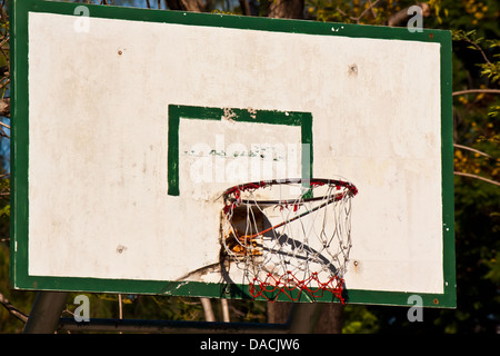 Vecchio Basketball hoop Foto Stock