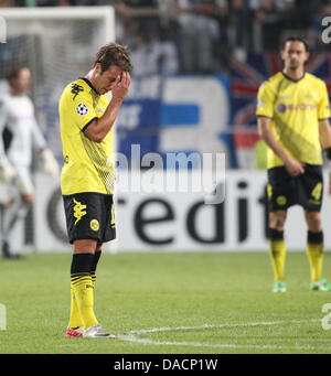 Dortmund's Mario Götze guarda sconsolato durante la Champions League gruppo F partita di calcio tra Olympique Marsiglia e Borussia Dortmund allo Stade Vélodrome a Marsiglia, Francia, 28 settembre 2011. Foto: Friso Gentsch dpa +++(c) dpa - Bildfunk+++ Foto Stock