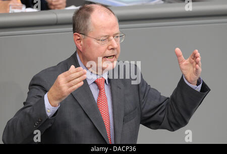 Peer Steinbrueck (SPD) parla nel Bundestag, Berlino, Germania, 29 settembre 2011. Il Bundestag avrà una votazione per appello nominale sull'Euro pacchetto di salvataggio di oggi. Foto: Wolfgang Krumm Foto Stock