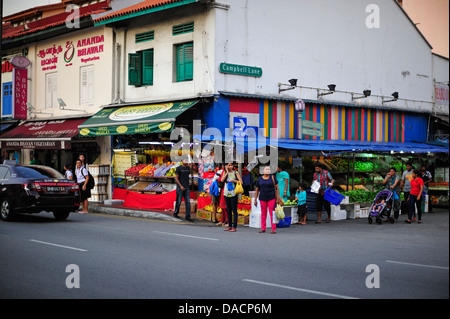 Persone Serangoon Road Little India di Singapore Foto Stock