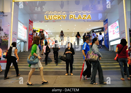 Street Lucky Plaza Mall mercati Orchard Road Singapore Foto Stock