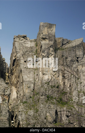 Prekestolen (il pulpito Rock), roccia di granito 700m sopra il fiordo, Lysefjorden, Stavanger, Norvegia, Scandinavia, Europa Foto Stock