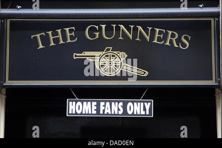 La barra della ventola di sostenitori del British club di calcio FC Arsenal 'Gunners Pub' è raffigurato in London, Gran Bretagna, 22 novembre 2011. Foto: Friso Gentsch Foto Stock