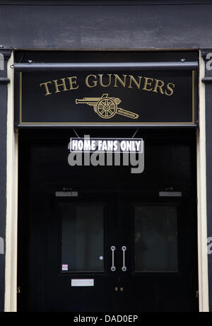 La barra della ventola di sostenitori del British club di calcio FC Arsenal 'Gunners Pub' è raffigurato in London, Gran Bretagna, 22 novembre 2011. Foto: Friso Gentsch Foto Stock