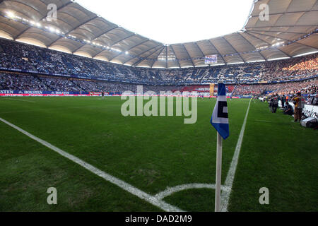 Il sole splende sul passo prima della Bundesliga soccer match Hamburger SV vs FC Schalke 04 a Imtech Arena di Amburgo, Germania, 02 ottobre 2011. Foto: Ulrich Perrey Foto Stock