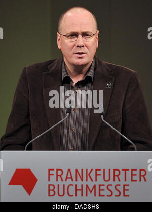 Der islaendische Autor Analdur Indridason haelt am Dienstag (11.10.11) bei der Eroeffnungsfeier der 63. Frankfurter Buchmesse a Francoforte am Main eine Rede. Ehrengastland der diesjaehrigen Buchmesse isola ist. Die Messe endet am Sonntag (16.10.11). (Zu dapd-Text) Foto Stock