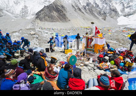 Puja cerimonia, Campo Base Everest, Solu Khumbu Everest Regione, Parco Nazionale di Sagarmatha, sito UNESCO, Nepal Foto Stock