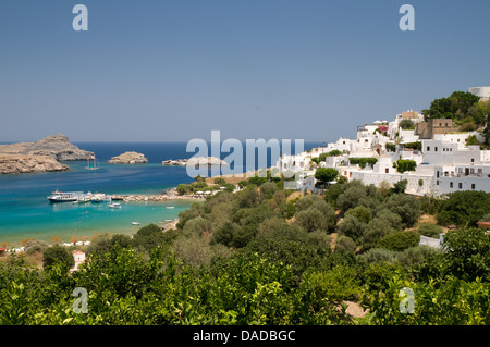 Bay of Lindos with whitewashed buildings, Agean Sea,  Rhodes, Greece Foto Stock