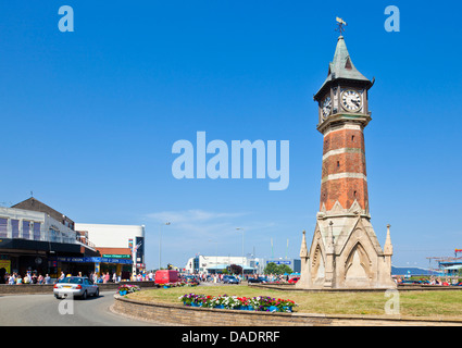 Torre dell'orologio sul lungomare Skegness town center Lincolnshire England Regno Unito GB EU Europe Foto Stock