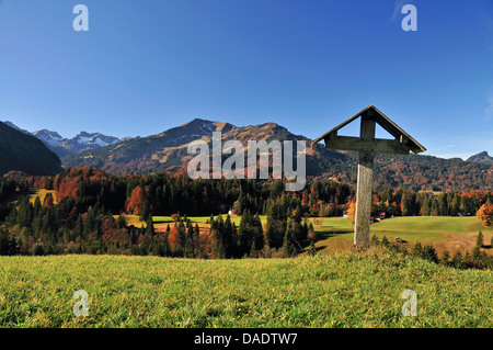 Campo Croce in autunnale di paesaggio di montagna, in Germania, in Baviera, Allgaeu, Oberstdorf Foto Stock