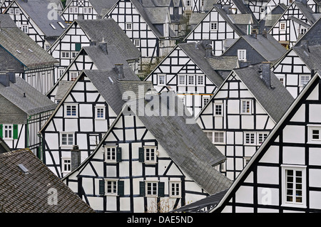 Semi-case con travi di legno nella storica città vecchia, Alte Flecken, in Germania, in Renania settentrionale-Vestfalia, Siegerland, Freudenberg Foto Stock