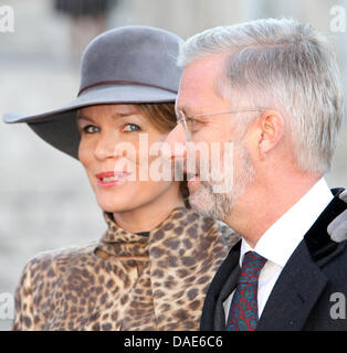 La principessa Mathilde e il Principe Filippo del Belgio e di altri royals frequentare il Te Deum in occasione di Koningsfeest in Sint-Michiels-en-Sint-Goedele cattedrale in Brussel Novembre 11, 2011. Foto: Albert Nieboer / Paesi Bassi fuori Foto Stock