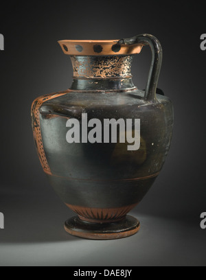 Questa antica figura nera greca Attica raffigura una scena di partenza sul corpo e una scena di battaglia sulla spalla. È un ottimo esempio di ceramica greca, esposta al Los Angeles County Museum of Art (LACMA), che mostra l'abilità degli antichi ceramisti greci e la loro arte narrativa. Foto Stock