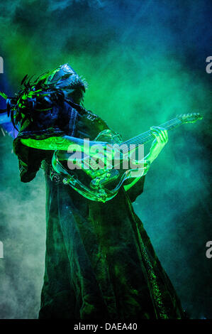 Toronto, Ontario, Canada. 10 Luglio, 2013. Giovanni 5, chitarrista ROB ZOMBIE esegue sul palco a Molson anfiteatro canadese hedlining Rockstar Energy Drink Mayhem Festival di Toronto. Credito: Igor Vidyashev/ZUMAPRESS.com/Alamy Live News Foto Stock