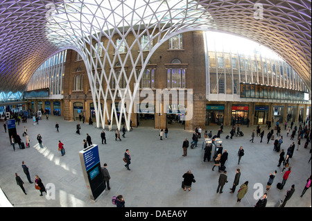 Western concourse area di Kings Cross stazione ferroviaria, capolinea stazione di East Coast Main Line, Londra, Inghilterra. Foto Stock