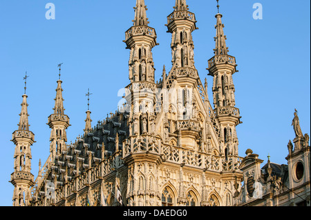 Il municipio gotico Brabantine in stile tardo gotico al Grote Markt / piazza principale del mercato, Leuven / Louvain, Belgio Foto Stock