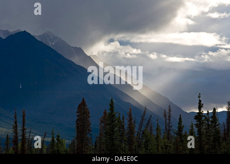 Kluane mountain range nella luce della sera, Canada, Parco Nazionale Kluane Foto Stock