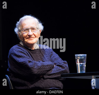 Intellettuale americano Noam Chomsky Foto Stock