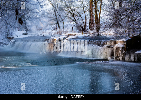 Weir in inverno , Germania Baviera, Isental Foto Stock