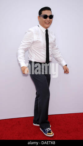 Westwood, California, Stati Uniti d'America. 11 Luglio, 2013. Psy arriva per la premiere del film 'Red 2' presso il Villaggio del teatro. Credito: Lisa O'Connor/ZUMAPRESS.com/Alamy Live News Foto Stock