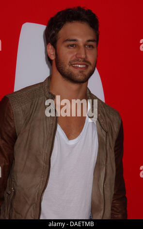 Hollywood, California, USA. 11 Luglio, 2013. Ryan Guzman assiste la premiere del ''Red 2'' all'.Village Theatre di Westwood,Ca 9n luglio 11,2013. 2013 Credit: Phil Roach/Globe foto/ZUMAPRESS.com/Alamy Live News Foto Stock