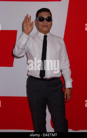 Hollywood, California, USA. 11 Luglio, 2013. Pszy assiste la premiere del ''Red 2'' al teatro theVillage in Westswood,Ca 9n luglio 11,2013. 2013 Credit: Phil Roach/Globe foto/ZUMAPRESS.com/Alamy Live News Foto Stock