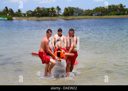 Miami Florida,Homestead,Homestead Bayfront Park,Biscayne Bay,bagnini,allenamento bagnino,salvataggio,uomo uomini maschio adulti,FL130518144 Foto Stock