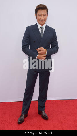 Los Angeles, Stati Uniti d'America. 11 Luglio, 2013. Byung-hun Lee arriva alla premiere del film per Red2 in Los Angeles, California. 11 luglio 2013 Credit: Sydney Alford/Alamy Live News Foto Stock