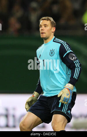 In Germania il portiere Manuel Neuer reagisce durante l'amichevole internazionale partita di calcio tra la Germania e i Paesi Bassi a Imtech Arena di Amburgo. Foto: Revierfoto Foto Stock