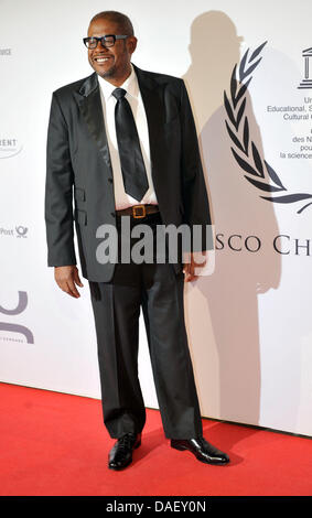 Noi attore americano Forest Whitaker arrivano all'Unesco Gala Benefico 2011 a Duesseldorf in Germania, 19 novembre 2011. Celebrità e personalità di spicco del mondo dello spettacolo, della politica, dell'economia e sport sono venuti insieme per raccogliere le donazioni per i bambini svantaggiati provenienti da tutto il mondo. Foto: Henning Kaiser Foto Stock