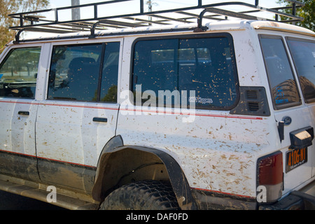 Nissan Patrol 4x4 dopo aver viaggiato attraverso il territorio settentrionale, Australia Foto Stock