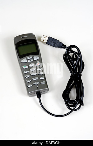 Telefono USB (per computer) contro uno sfondo bianco. Foto Stock