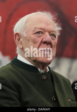 Circo russo Oleg clown Popov raffigurato a Magdeburgo, Germania, 11 febbraio 2011. Popov, il più illustre di tutti i clown, attualmente gli ospiti con lo Stato russo Circus in Magdeburg. Foto: Jens Wolf Foto Stock