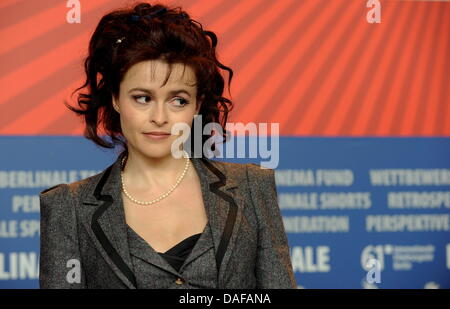 Attrice britannica Helena Bonham Carter assiste la conferenza stampa del film "Toast' durante il 61° Festival Internazionale del Cinema di Berlino a Berlino, Germania, 16 febbraio 2011. Il film è in esecuzione nella sezione Berlinale Special del Festival Internazionale del Film. La 61st Berlinale ha luogo dal 10 al 20 febbraio 2011. Foto: Tim Brakemeier Foto Stock