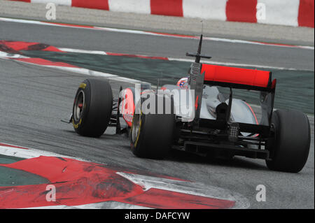 British pilota di Formula Uno Jenson Button del team McLaren Mercedes in azione durante i test ufficiali corrono lungo il 'Circuito de Catalunya" PISTA DI MONTMELO vicino a Barcellona, Spagna, 19 febbraio 2011. Foto: David Ebener Foto Stock