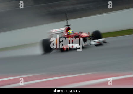 Il pilota brasiliano Felipe Massa della scuderia Ferrari durante le prove di guida sul Circuito de Catalunya race track a Barcellona, Spagna, 20 febbraio 2011. Foto: David Ebener Foto Stock