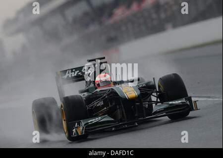 Il pilota italiano Jarno Trulli di Lotus F1 durante il test drive sul Circuito de Catalunya race track a Barcellona, Spagna, 20 febbraio 2011. Foto: David Ebener Foto Stock